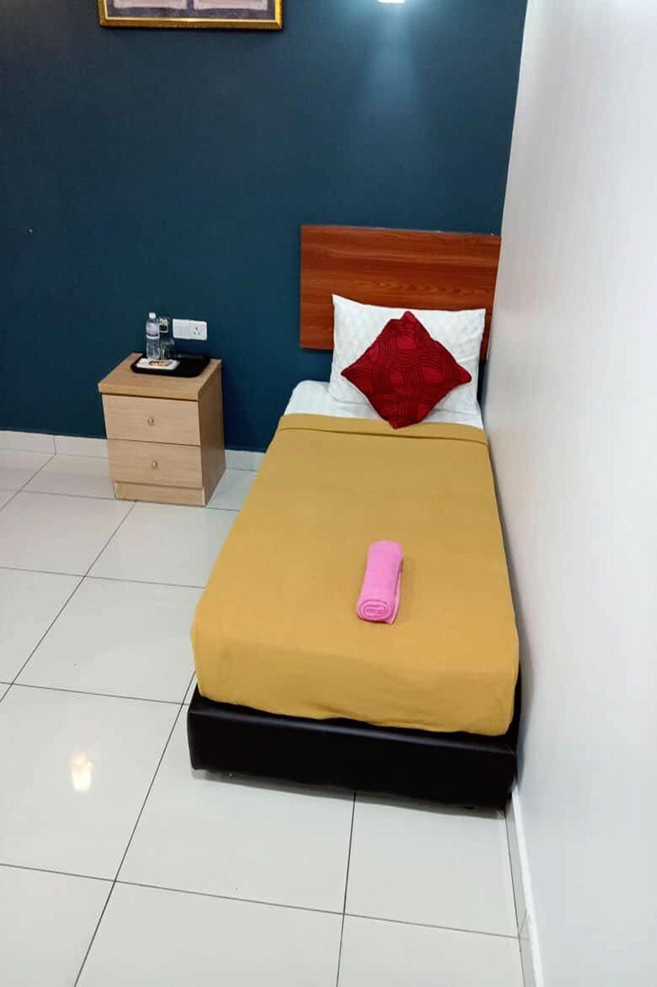 Coop Hotel Putrajaya & Cyberjaya Kampung Dengkil Exterior photo