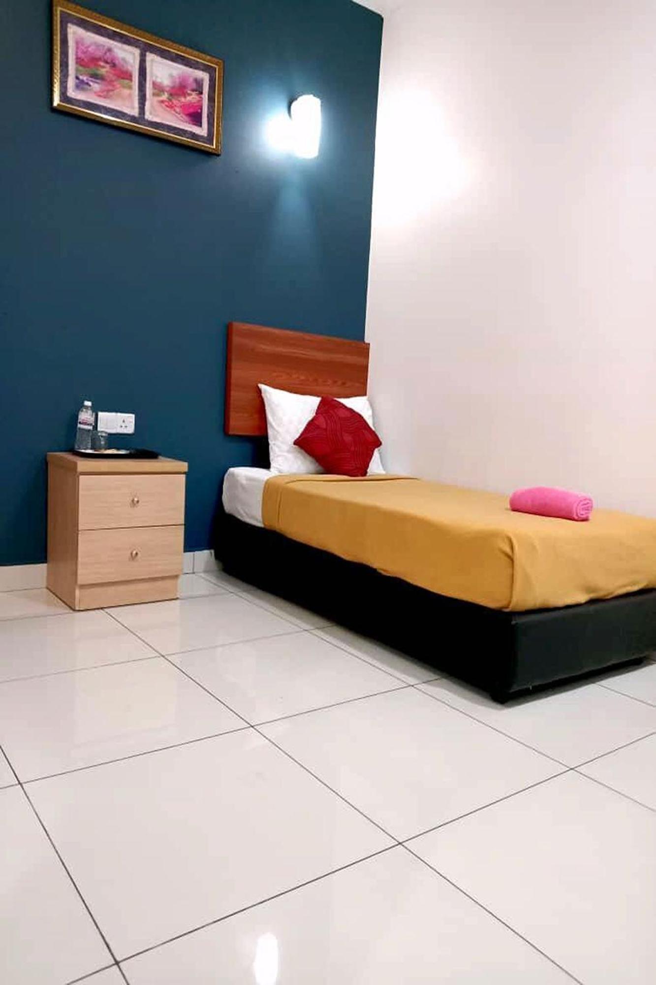 Coop Hotel Putrajaya & Cyberjaya Kampung Dengkil Exterior photo