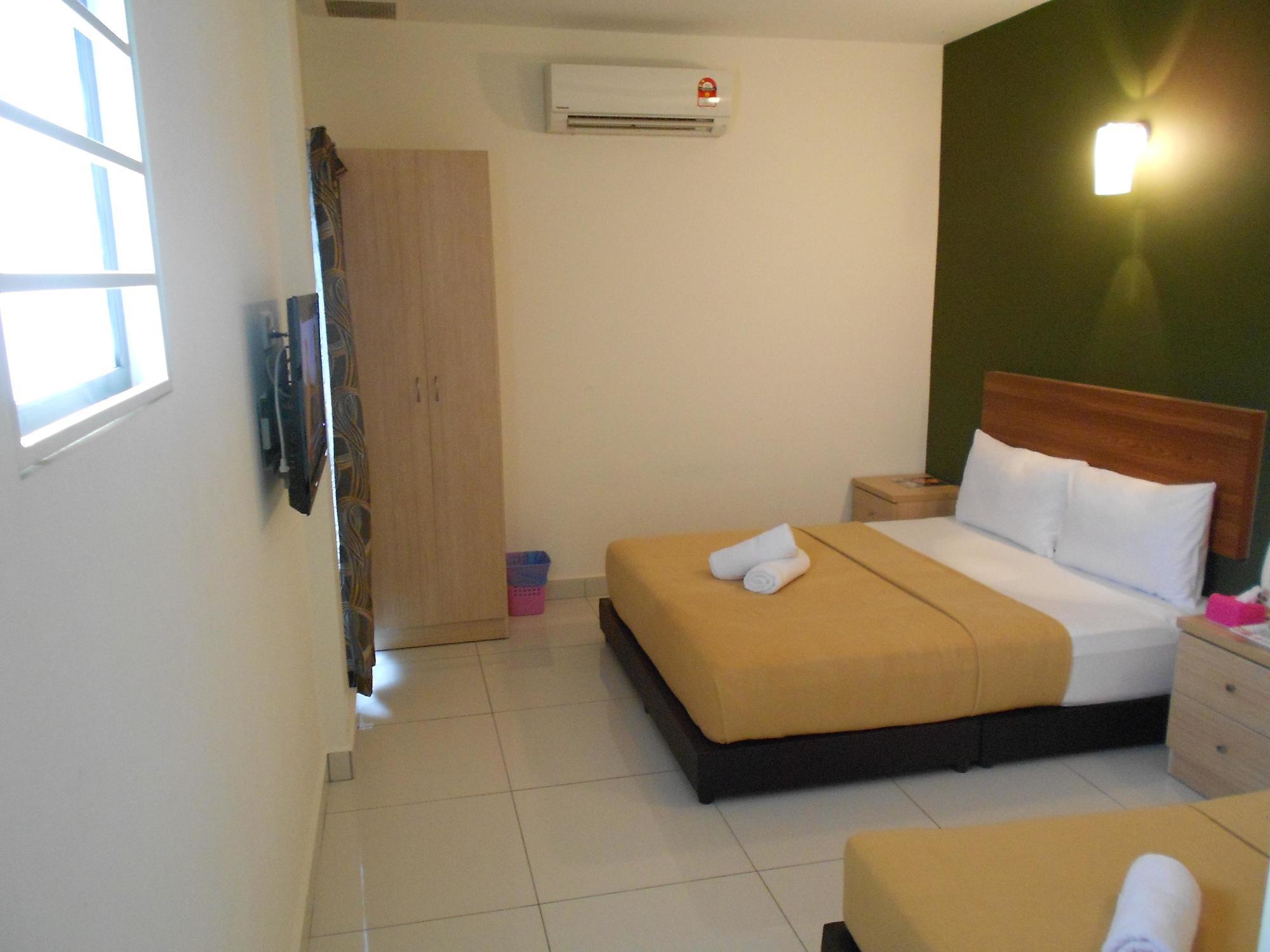 Coop Hotel Putrajaya & Cyberjaya Kampung Dengkil Exterior photo